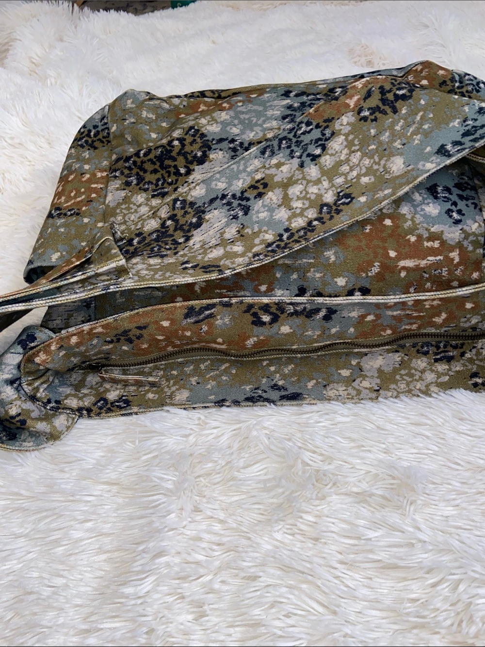 Free People The Hive Carryall Olive Multi Camouflage Crossbody Bag large EUC - Picture 7 of 14